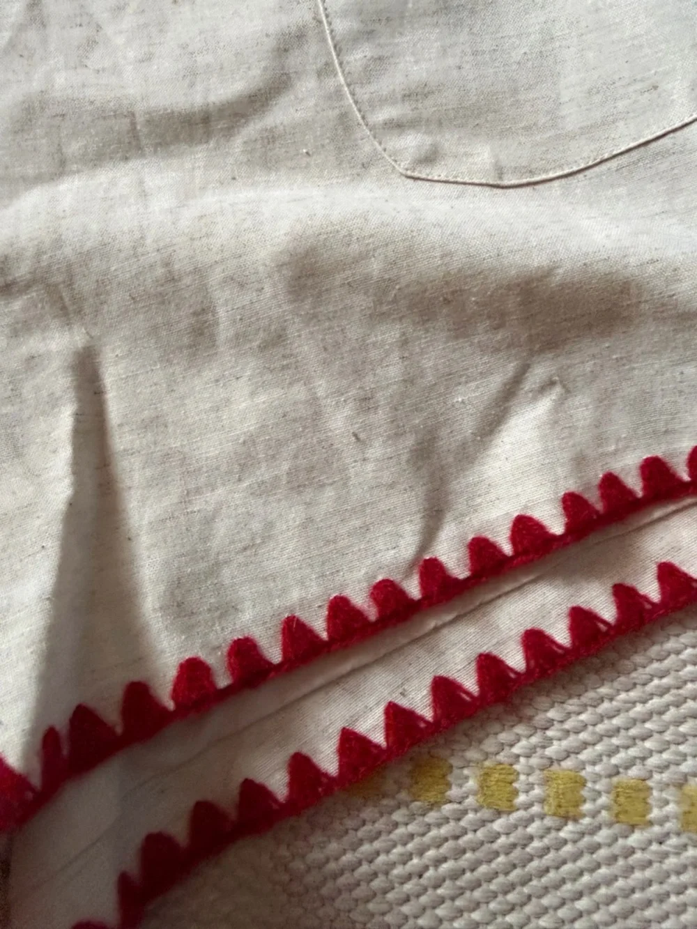 Herring Stones Women's Cream Linen Shorts with Red Trim - Picture 2 of 4